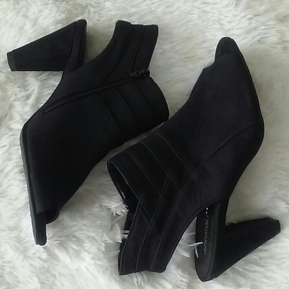 Aerosoles women's black heels (NEW)